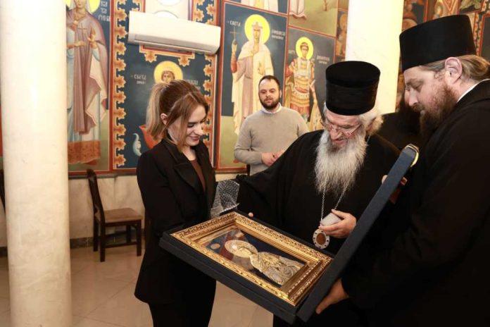 ministarka-durdevic-stamenkovski-u-smederevskoj-palanci:-mi-smo-vikali-bolje-grob,-nego-rob,-a-nasa-“braca”-su-nam-kopala-jame