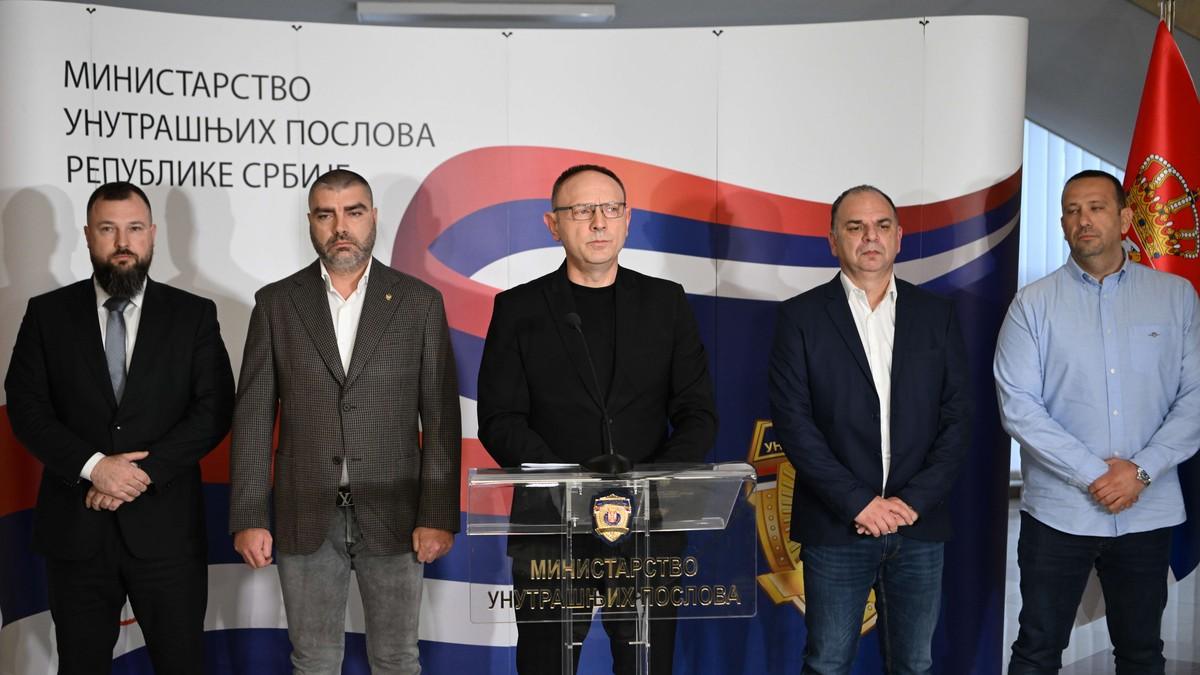 direktor-policije-vasiljevic-o-tragediji-na-filozofskom-fakultetu,-otkrio-sta-je-policija-zatekla-po-dolasku-na-lice-mesta-(video) direktor-policije-vasiljevic-o-tragediji-na-filozofskom-fakultetu,-otkrio-sta-je-policija-zatekla-po-dolasku-na-lice-mesta-(video)