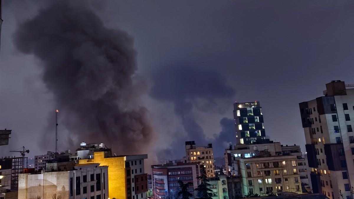 gore-nuklearna-postrojenja,-iran-najavio-osvetu-americi-totalna-eskalacija-na-bliskom-istoku:-“prsti-su-na-okidacu!”-(foto,-video) gore-nuklearna-postrojenja,-iran-najavio-osvetu-americi-totalna-eskalacija-na-bliskom-istoku:-“prsti-su-na-okidacu!”-(foto,-video)