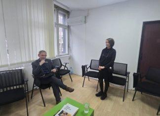 TUMAČA JEDVA NAĐU I ZA VENČANjE: Kako se snalaze gluvi kada nema dovoljno ovučenih za prenos poruka između njih i onih koji čuju tumaca-jedva-nadu-i-za-vencanje:-kako-se-snalaze-gluvi-kada-nema-dovoljno-ovucenih-za-prenos-poruka-izmedu-njih-i-onih-koji-cuju