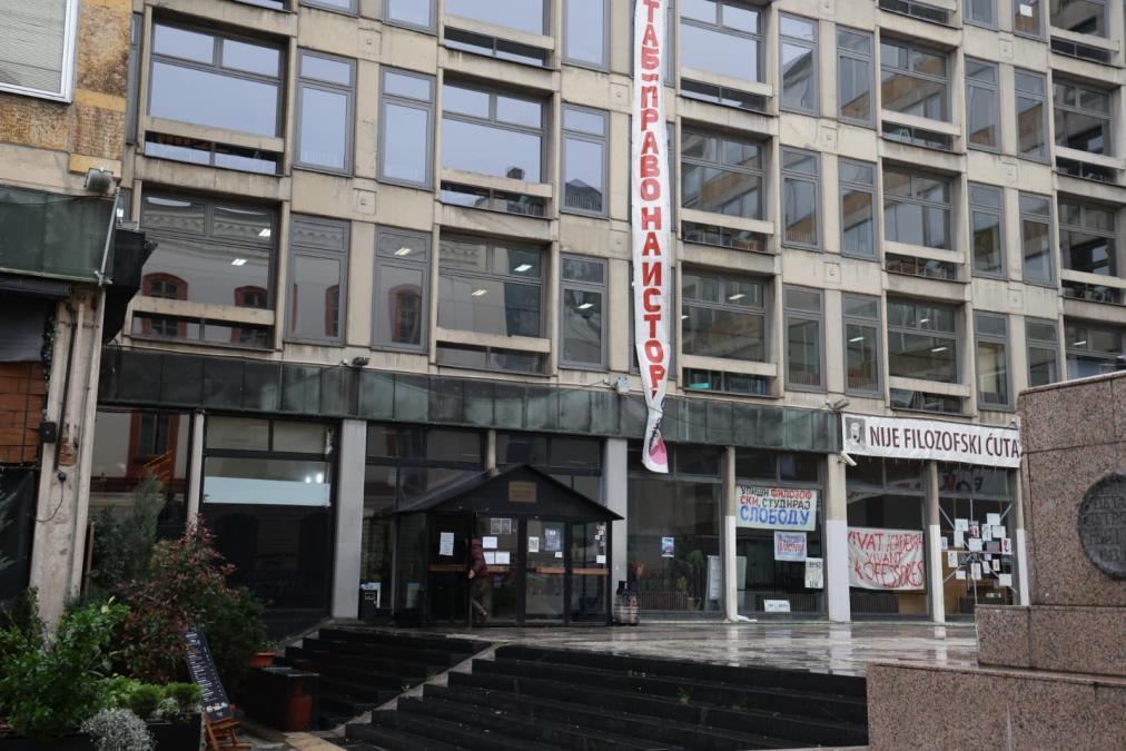 oglasilo-se-vjt-povodom-smrti-studentkinje-na-filozofskom-fakultetu:-ovo-je-lista-stavki-o-kojima-ce-policija-razgovarati-sa-dekanom-i-zaposlenima oglasilo-se-vjt-povodom-smrti-studentkinje-na-filozofskom-fakultetu:-ovo-je-lista-stavki-o-kojima-ce-policija-razgovarati-sa-dekanom-i-zaposlenima