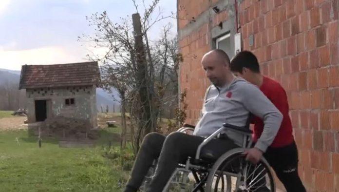 borba-samohranog-oca-iz-kotor-varosa:-goran-zeli-da-prohoda-zbog-sina,-potrebna-mu-pomoc-za-lecenje