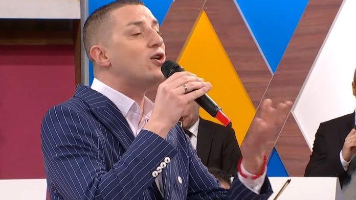 nas-pevac-pokrenuo-privatan-biznis-radio-na-gradevini,-pa-ulozio-u-proizvodnju-domaceg-soka:-“treba-ti-dodatan-novac-kad-ne-mozes-da-pevas”