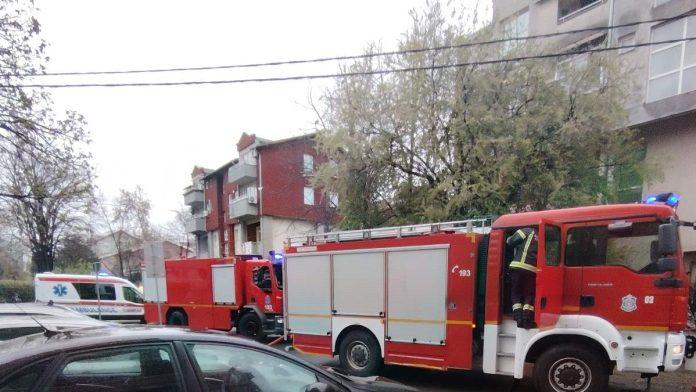 vatrogasci-spasili-dve-osobe-iz-pozara-drama-u-krusevcu:-elektricna-pec-izazvala-stihiju-u-stanu-(foto)