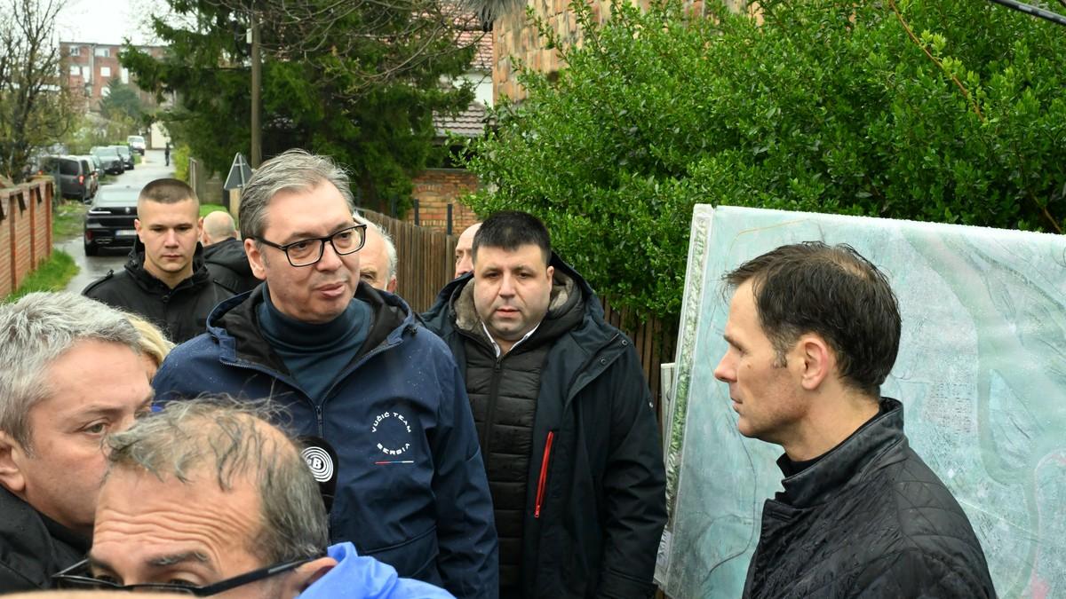 vucic-o-nesreci-na-filozofskom-fakultetu:-velika-je-tragedija-da-na-nasem-univerzitetu-neko-strada,-moramo-da-sacekamo-nadlezne-organe-(video) vucic-o-nesreci-na-filozofskom-fakultetu:-velika-je-tragedija-da-na-nasem-univerzitetu-neko-strada,-moramo-da-sacekamo-nadlezne-organe-(video)