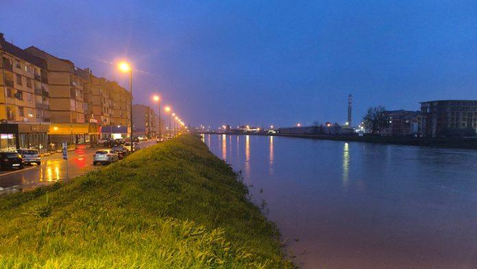 (foto)-nadlezne-sluzbe-u-pripravnosti-u-derventi-proglasene-redovne-mere-odbrane-od-poplava