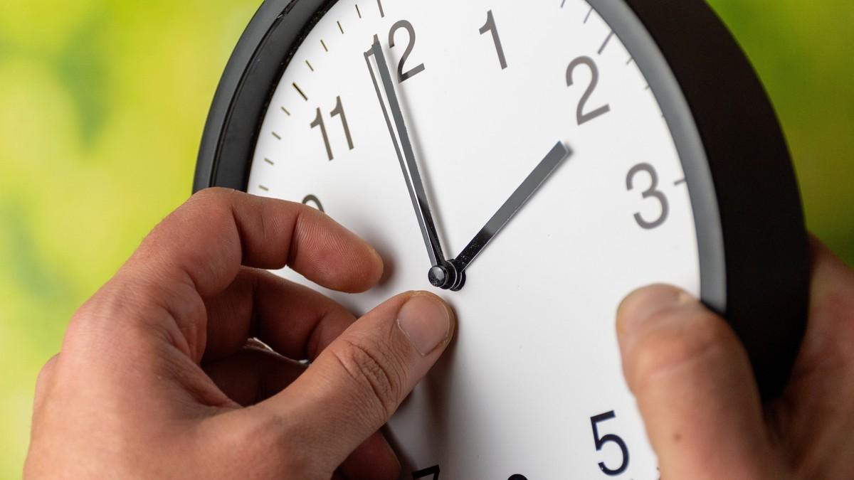 danas-ce-dan-trajati-23-casa-pomeranje-sata-ove-godine-stiglo-je-ranije-nego-prethodne:-zbog-jedne-stvari-ce-nam-sve-presesti danas-ce-dan-trajati-23-casa-pomeranje-sata-ove-godine-stiglo-je-ranije-nego-prethodne:-zbog-jedne-stvari-ce-nam-sve-presesti