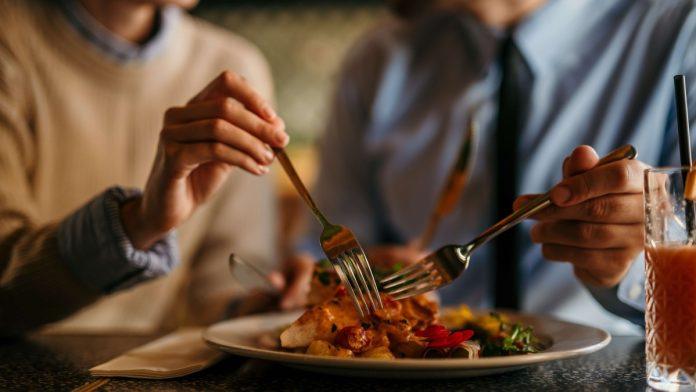 najvece-greske-u-ishrani-u-40-im:-tiho-vode-ka-gojenju,-starenju-i-bolestima,-strucnjaci-objasnjavaju-kako-ih-izbeci