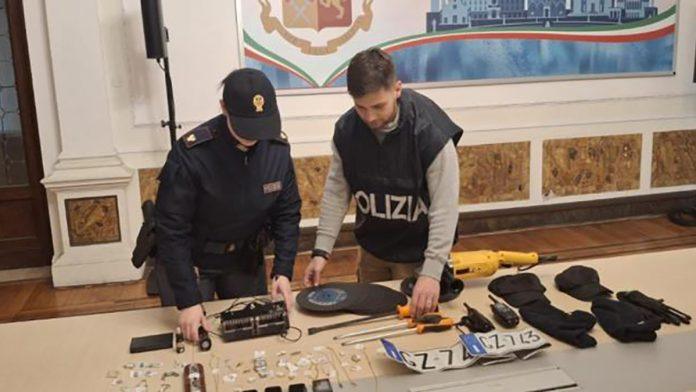 dvojica-srba-i-rumun-akteri-filmskih-krada-u-italiji:-upadali-u-kuce-i-iznosili-nakit-i-satove,-a-onda-im-je-policija-otkrila-tajne-prostorije