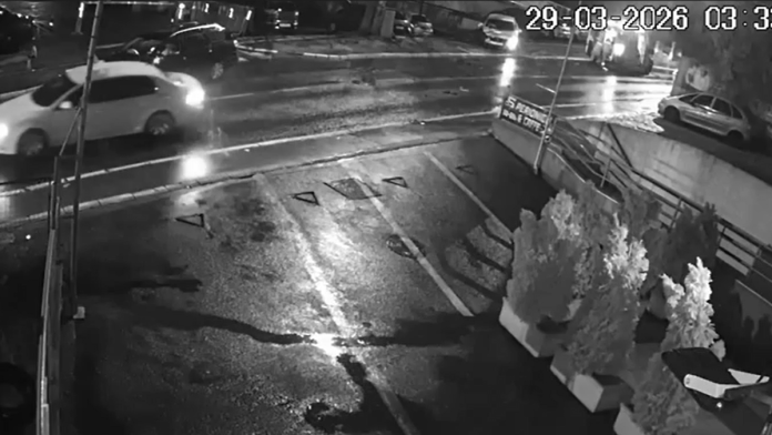 (video)-kolima-se-zakucao-u-parkirani-taksi-uznemirujuci-snimak-saobracajne-nesrece-na-mirijevu:-ima-povredenih