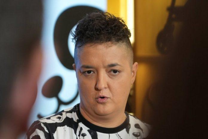 najnovija-odluka-o-zivotu-sina-marije-serifovic:-pevacica-odlucila-da-se-ne-vraca-za-srbiju,-ovo-je-razlog!