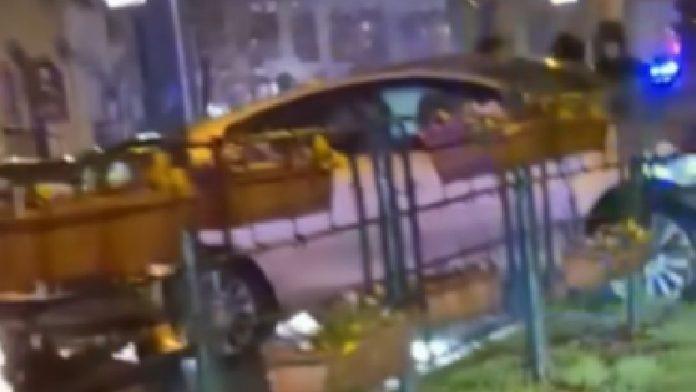 sudarili-se,-pa-probio-ogradu-nesreca-u-novom-sadu:-policija-na-licu-mesta