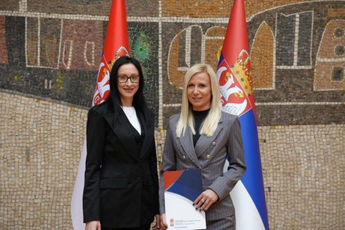 obezbedena-sredstva-za-uredenje-osnovne-i-srednje-skole-“veselin-nikolic”-krusevac-potpisao-ugovor-sa-ministarstvom-za-brigu-o-porodici-i-demografiju-(foto)