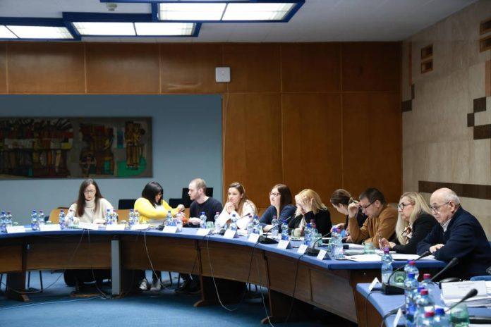 usvojen-nacrt-zakona-roditelj-negovatelj:-danas-je-nacinjen-veliki-korak,-sada-krece-javna-rasprava-i-iznosenje-sugestija