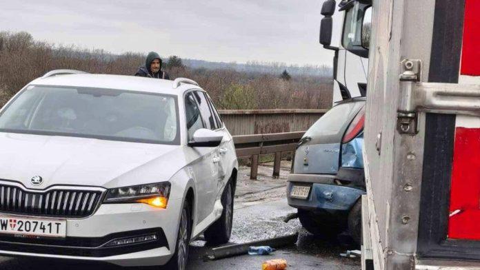 ima-mrtvih!-teska-nesreca-na-mostu-kovin-smederevo,-saobracaj-obustavljen-(foto)