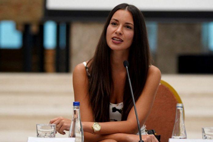 voditeljki-dragani-kosjerini-spala-bretela!-reagovala-profesionalno!-(video)