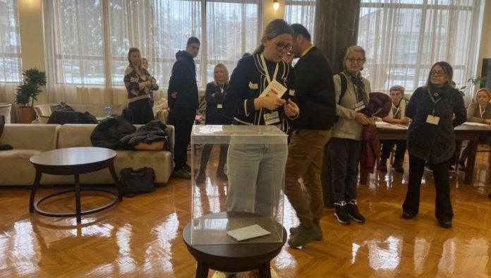 preliminarni-rezultati-lokalnih-izbora:-sns-pobedio-u-svih-10-opstina