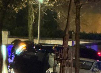 SUDARIO SE SA MERCEDESOM, PA SE ZAKUCAO U OGRADDU I ZAVRŠIO NA BOKU! Teška nesreća na Dedinju: Policija na licu mesta (FOTO, VIDEO) sudario-se-sa-mercedesom,-pa-se-zakucao-u-ograddu-i-zavrsio-na-boku!-teska-nesreca-na-dedinju:-policija-na-licu-mesta-(foto,-video)