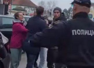 BLOKADER NAPAO STARICE U KULI: Nemaju granice u svom divljaštvu (VIDEO) blokader-napao-starice-u-kuli:-nemaju-granice-u-svom-divljastvu-(video)