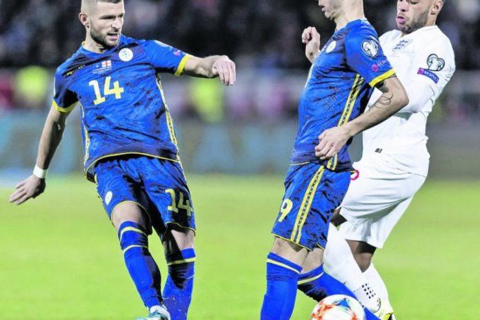 skandal-u-pristini!-sramno-sta-su-albanci-radili-turcima-pred-mec-(video)