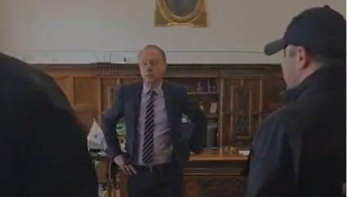 dva-tuzioca-vjt-vode-istragu!-rektor-pokusao-da-se-sakrije-iza-belgijskog-ambasadora,-policija-i-njega-ispratila!-(video)