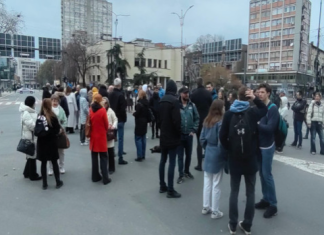 Одложен главни претрес на суђењу студенту нишког Медицинског факултета, испред суда скуп подршке Одложен-главни-претрес-на-суђењу-студенту-нишког-Медицинског-факултета,-испред-суда-скуп-подршке