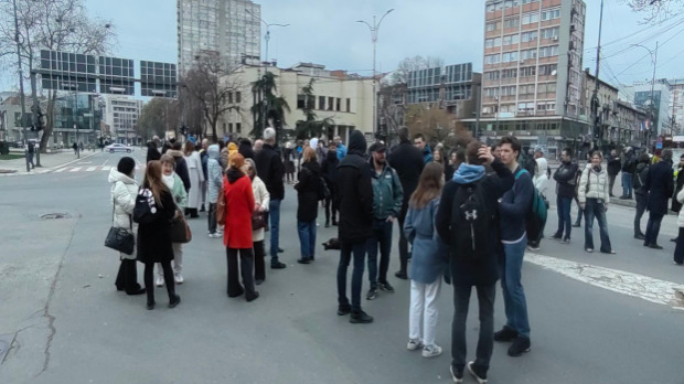 Одложен-главни-претрес-на-суђењу-студенту-нишког-Медицинског-факултета,-испред-суда-скуп-подршке Одложен-главни-претрес-на-суђењу-студенту-нишког-Медицинског-факултета,-испред-суда-скуп-подршке