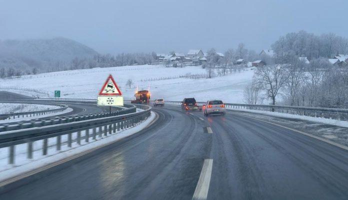 hitno-upozorenje-za-vozace-u-srbiji-uoci-1.-aprila:-ako-ovo-uradite-na-vozilu-moze-biti-kobno-–-evo-kad-treba-menjati-zimske-gume