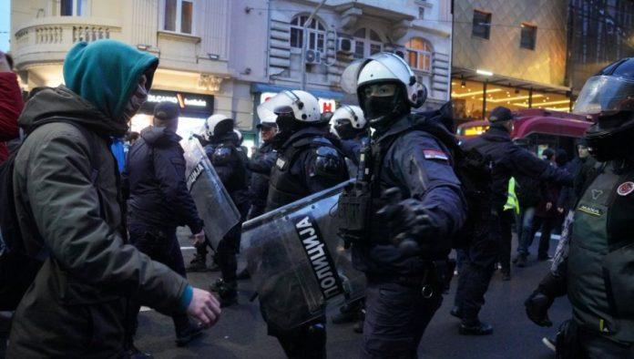 u-toku-teroristicki-napad-dokicevih-blokadera:-napadaju-policajce-i-pozivaju-na-njihovo-ubistvo!-(video)