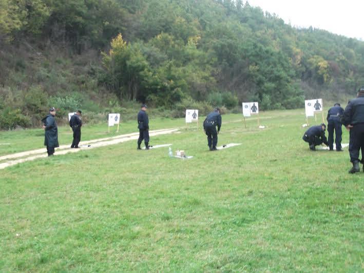 bojevo-gadanje-na-strelistu-u-selu-stubal-kod-vladicinog-hana:-upucen-apel-gradanima-(foto) bojevo-gadanje-na-strelistu-u-selu-stubal-kod-vladicinog-hana:-upucen-apel-gradanima-(foto)