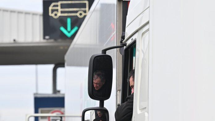 od-danas-nova-pravila-za-teske-kamione:-putarina-na-obilaznici-kod-beograda-samo-sa-tag-om,-evo-sta-vozaci-moraju-da-znaju