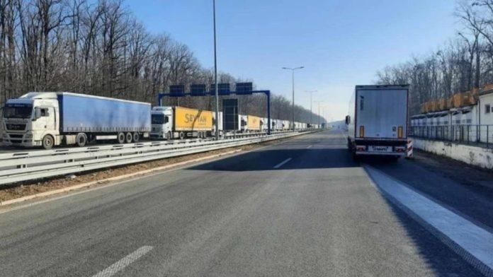 spremaju-nove-zahteve!-crnogorski-prevoznici-ne-odustaju-od-blokade-granice:-sud-ocenio-da-protesti-ugrozavaju-privredu-i-gradane