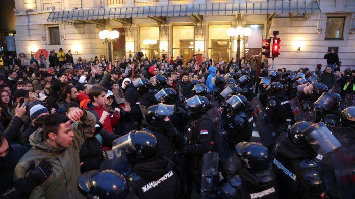 “dzeruzalem-post”:-“smrt-jevrejima,-vucicu”-tokom-protesta-u-beogradu-izazvao-kritike-srba-i-izraelaca