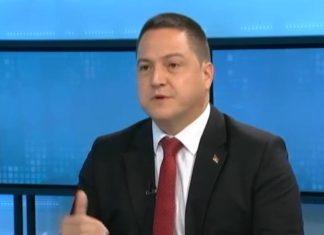 AMEBA U STALNOJ POTRAZI ZA SIGURNOM KUĆOM! I blokaderi otpisali Branka Ružića: Ili izađi iz stranke ili ućuti, NEĆEŠ PRELETETI! (FOTO) ameba-u-stalnoj-potrazi-za-sigurnom-kucom!-i-blokaderi-otpisali-branka-ruzica:-ili-izadi-iz-stranke-ili-ucuti,-neces-preleteti!-(foto)