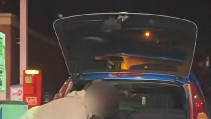 (video)-panika-zbog-rasta-cena-presla-sve-granice,-scena-sa-benzinske-pumpe-sokirala-svet:-zena-tocila-gorivo-u-plasticne-kese!