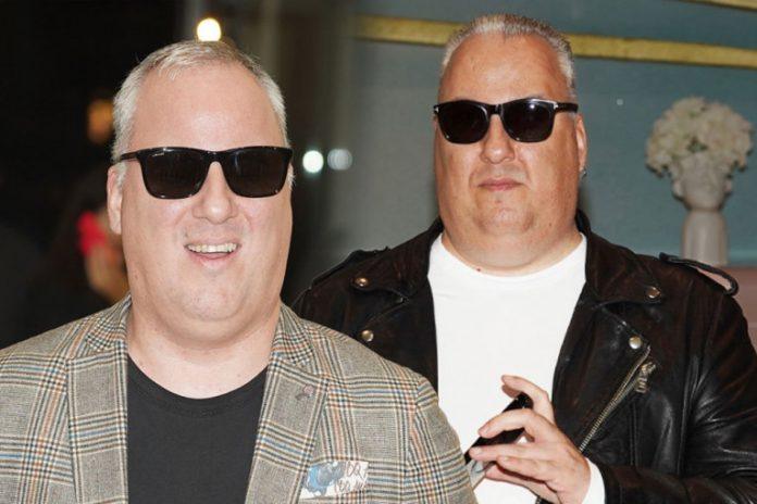 ovo-je-retka-slika-sase-i-dejana-matica-bez-naocara:-evo-kako-blizanci-izgledaju-–-brat-ljubi-brata-u-ruku,-da-ti-srce-pukne-(foto)