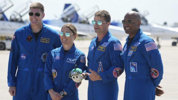 toalet-od-23-miliona!-nasa-otkrila-detalje-o-putu-ka-mesecu:-sta-astronauti-nose,-sta-ce-da-jedu-i-kako-ce-da-prezive-misiju-dugu-10-dana