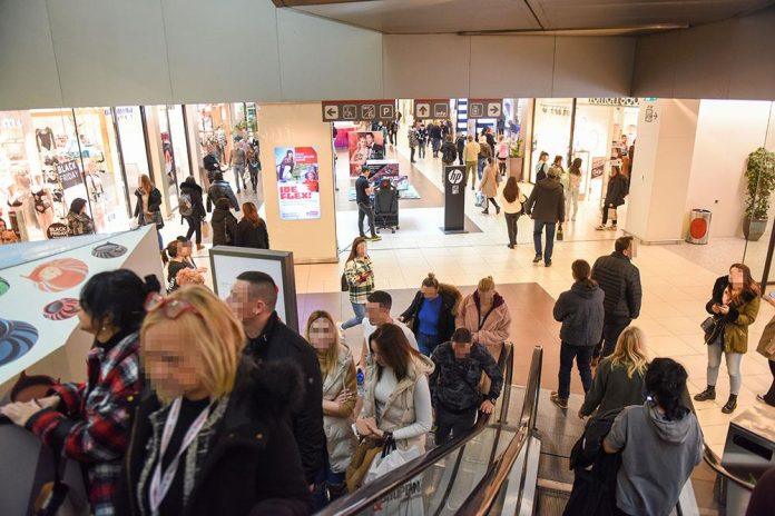 sad-i-u-nisu-dojava-o-bombi!-trzni-centar-bio-pun,-pa-hitno-evakuisan