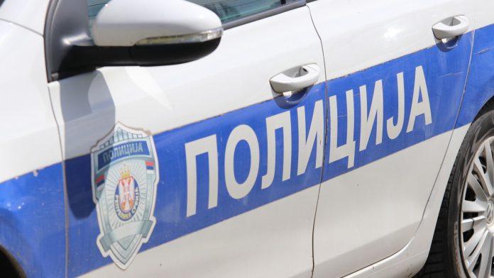 “dobices-metak,-ne-izlazi-iz-kuce”-haos-u-obrenovcu:-napao-mladica-u-autobusu,-pa-mu-slao-pretece-poruke:-policija-oduzela-oruzje-iz-porodicne-kuce-napadaca