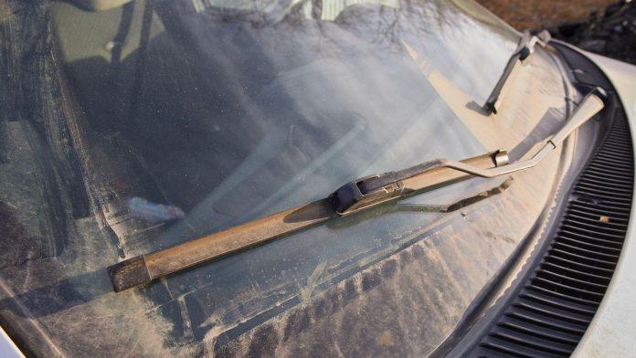 ovo-je-tacno-vreme-posle-kog-morate-zameniti-brisace-na-autu:-ipak,-prvo-isprobajte-ovaj-trik