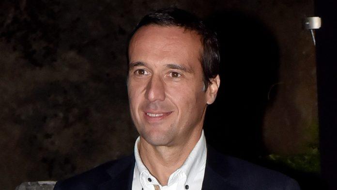 ovako-je-mladen-mijatovic-izgledao-sa-28-godina-tada-je-poceo-karijeru,-malo-ko-ga-pamti-iz-ovog-perioda-(foto)