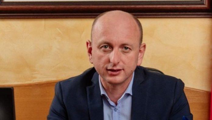 knezevic-rasturio-spajica-i-crnogorske-izdajnike:-bolje-da-budem-prijatelj-sa-vucicem,-nego-plenkoviceva-pudlica