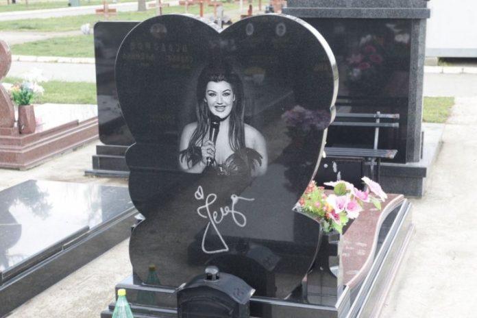 tuzan-prizor-na-grobu-jelene-marjanovic:-na-desetogodisnjicu-tragedije-na-spomeniku-samo-ovo!