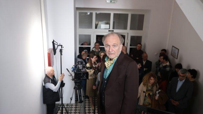 “ulazi-u-strasnu-vezu-sa-bivsim-vojnim-licem”-zavirili-smo-na-setu-serije-“branilac”:-glumica-otkrila-detalje,-a-evo-sta-se-desava-sa-svetozarom-cvetkovicem