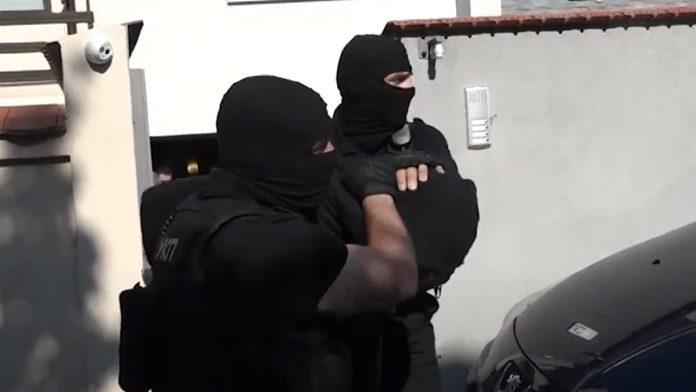 uhapsen-vracarac-jovica-sovilj-(40)!-lisice-na-ruke-mu-stavljene-u-atini:-dovodi-se-u-vezu-sa-ubistvom-kostura-i-ranjavanjem-na-vracaru