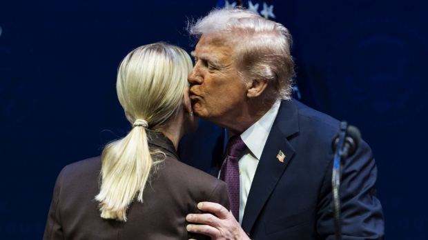 Трамп-сменио-Пем-Бонди,-разлог-Епстинови-фајлови