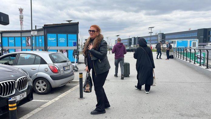 “sa-svojom-visinom-nekada-izgledam-kao-vlade-divac”:-nasa-pevacica-otkrila-koji-broj-cipela-nosi-i-sokirala