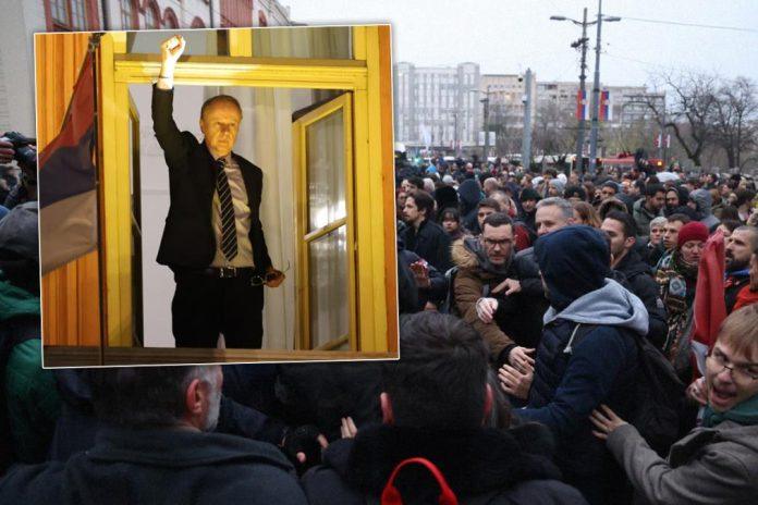 penje-se-na-prste-da-izgleda-visi,-steze-pesnicu-–-sve-je-to-politicki-analiticari-zestoko-o-dokicu:-ako-je-unistio-univerzitet,-sta-tek-bi-uradio-sa-srbijom?