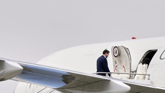 oci-u-oci-sa-orbanom-pred-izbore-potpredsednik-amerike-boravice-u-poseti-madarskoj:-odrzace-vazne-sastanke