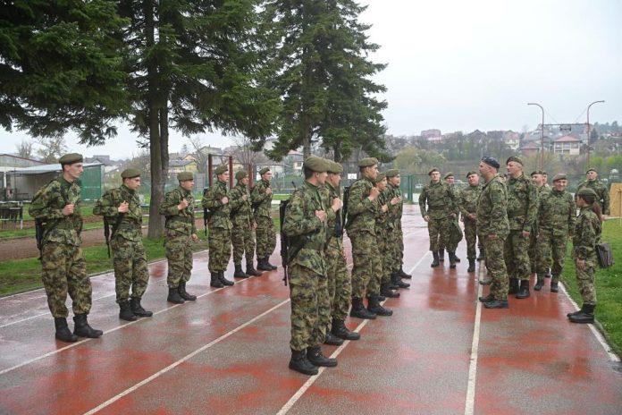 obilazak-jedinica-vojske-srbije-u-valjevu:-general-jankovic-razgovarao-sa-vojnicima-i-primio-izvestaje-komandanata